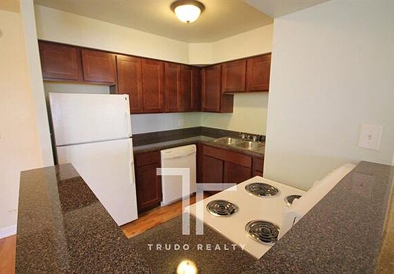 5th image of 1446 N Dearborn St #F