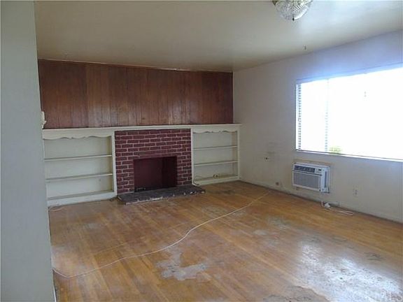 3rd image of 1632 W Wilshire Ave