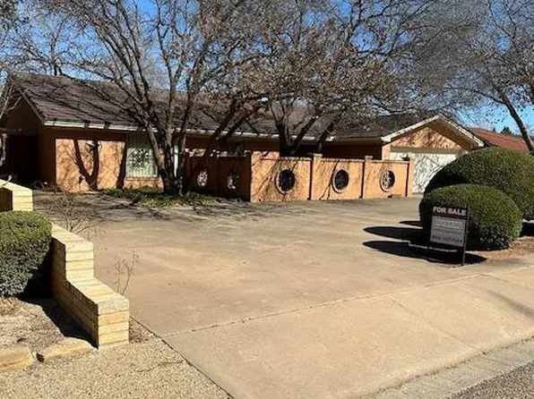 1703 E Carter Dr, Brownfield, TX 79316