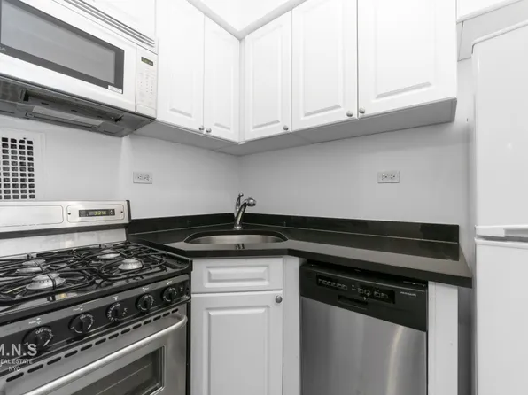 155 East 55th Street image 3 of 14