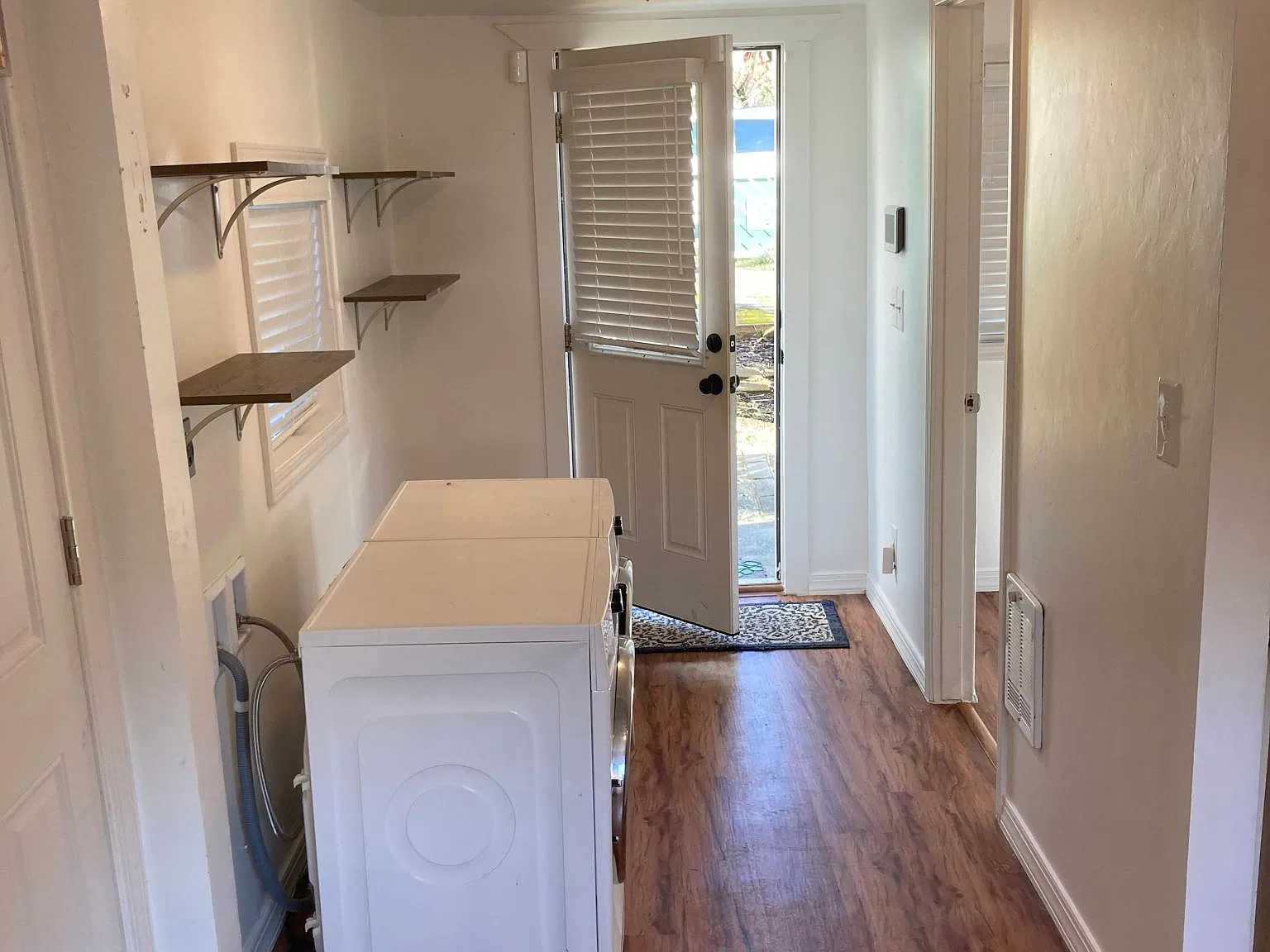 1 bed, 360 sqft, $1,520 — Photo 2