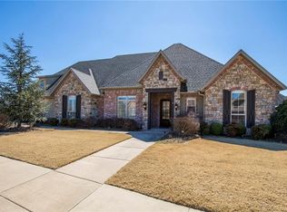 7000 W Balmoral Dr, Rogers, AR 72758