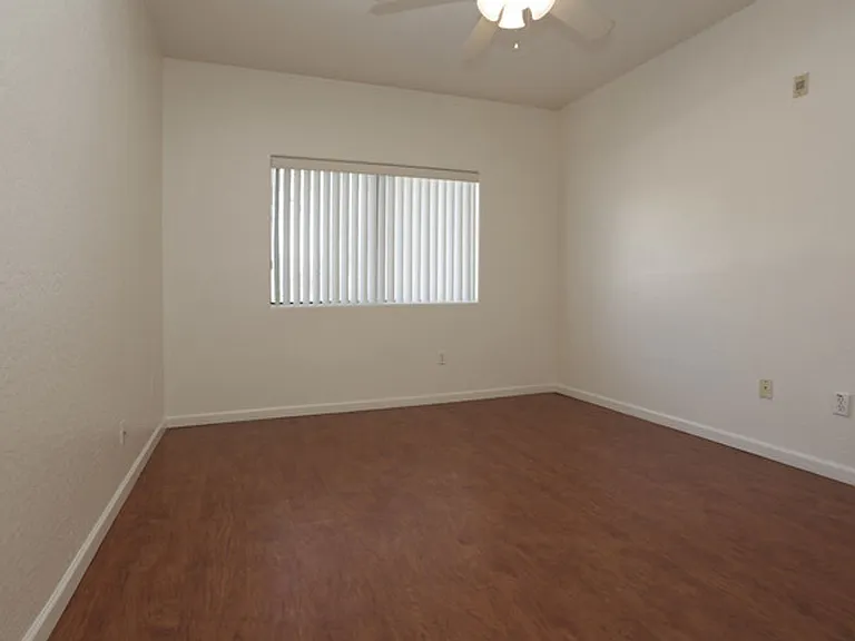 Desert Jewel Apartments — Photo 33