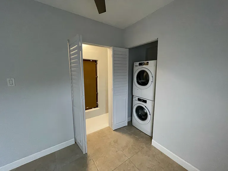 2643 SW 64th Ave — Photo 14