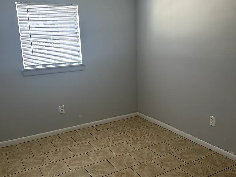 1132 Auburn St #110 — Photo 10