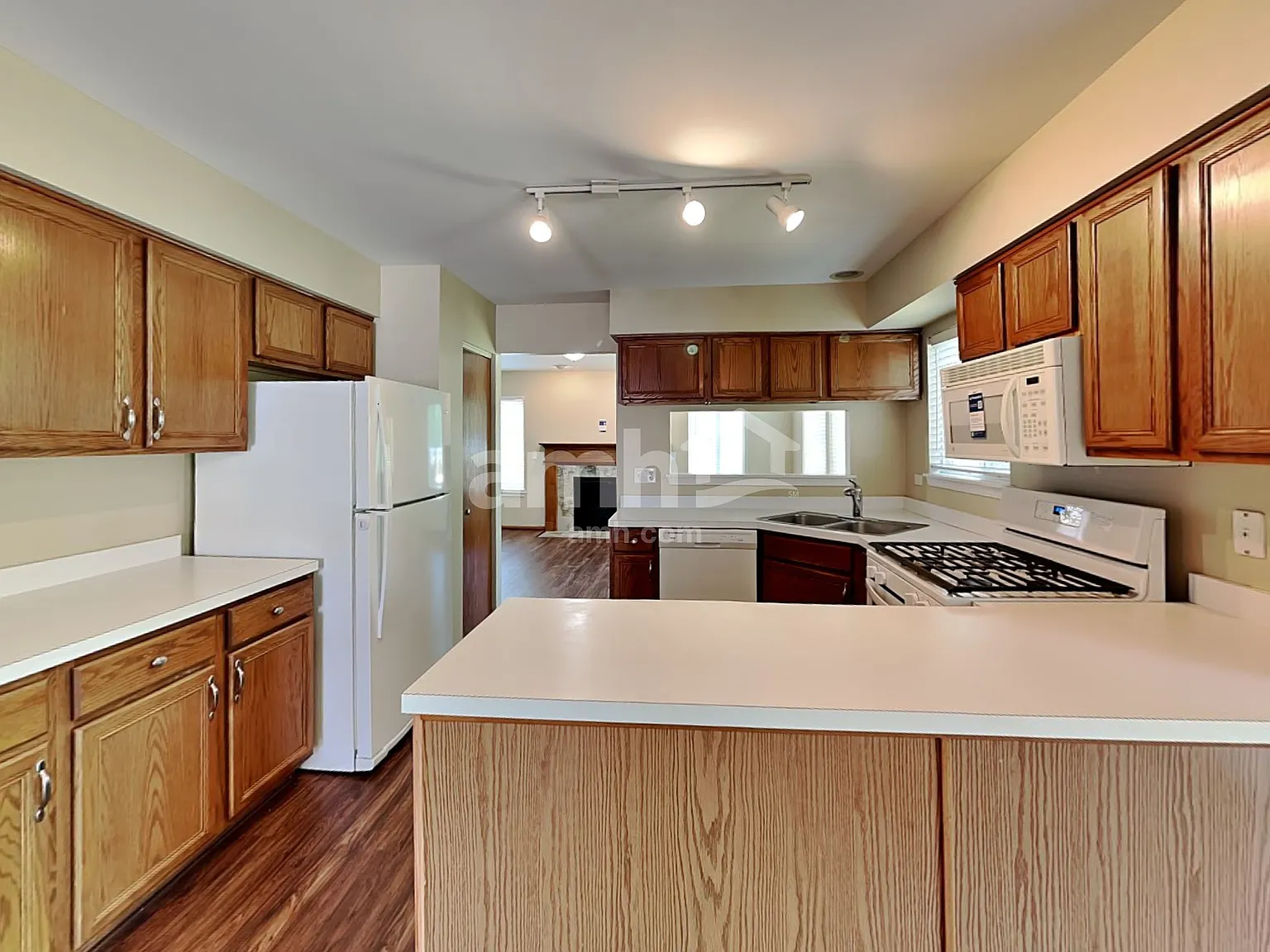4 bed, 2.5 bath, 2188 sqft, $3,505 — Photo 3