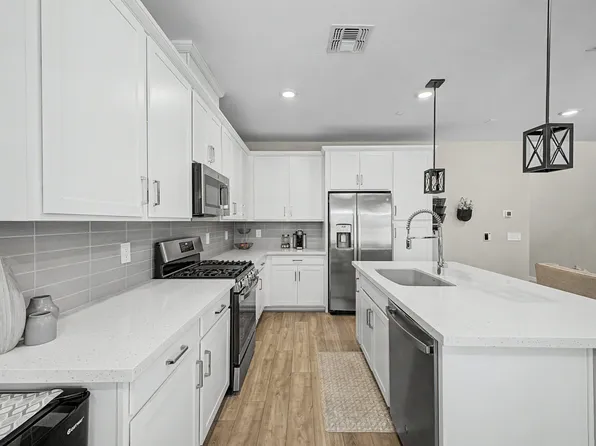 753 E Beauchamp Dr Unit 102, Gilbert, AZ 85297
