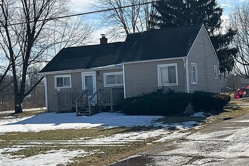 2nd image of 3169 W Stanley Rd