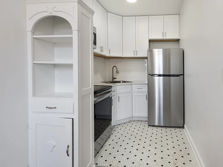Marleigh Apartments — Photo 33