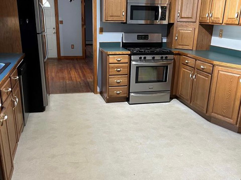 1st image of 138 Main St Floor 1
