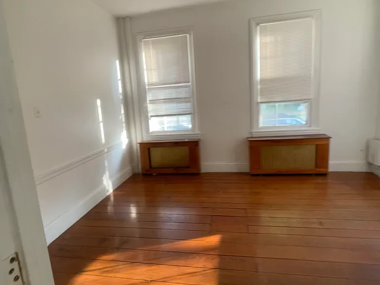 103-105 W Broadway — Photo 5