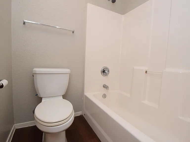 10811 Lanshire Dr — Photo 14