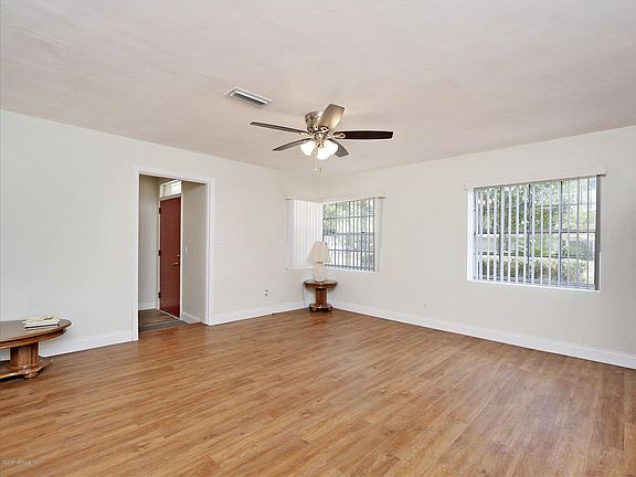 3rd image of 3616 Abby Ln