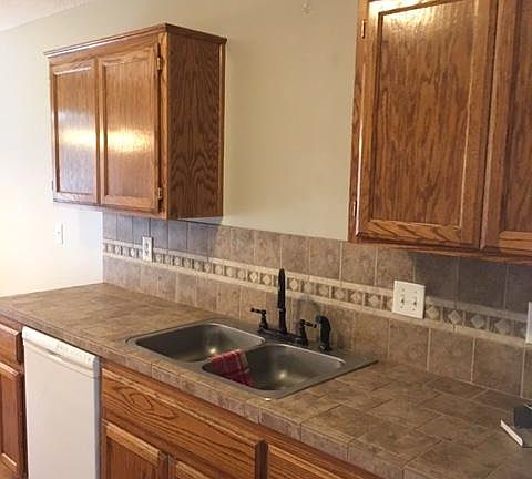 3rd image of 1412 Galway Ct