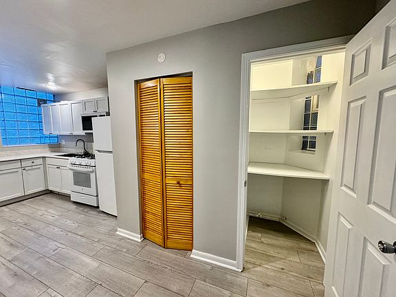 2nd image of 4457 S Oakenwald Ave #2