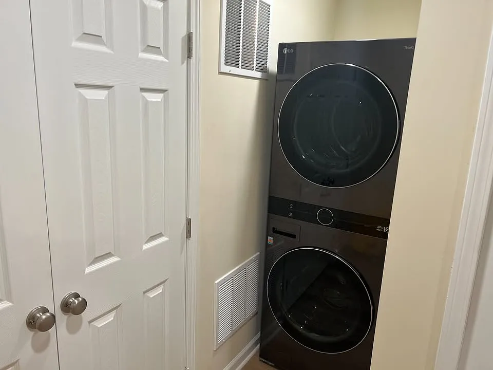 1 bed, 3100 sqft, $1,800 — Photo 3