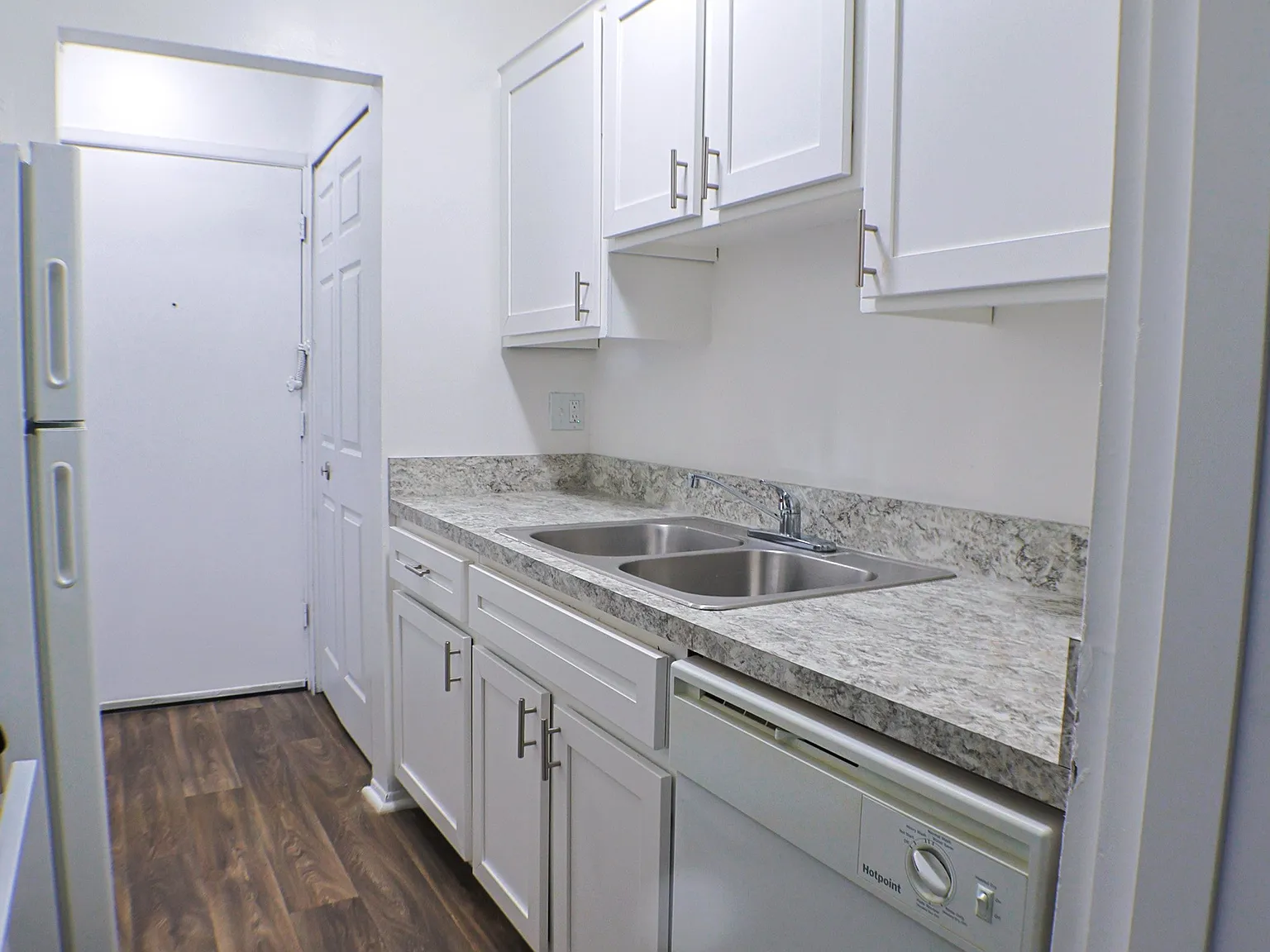 Franklin Square Apartments — Photo 4