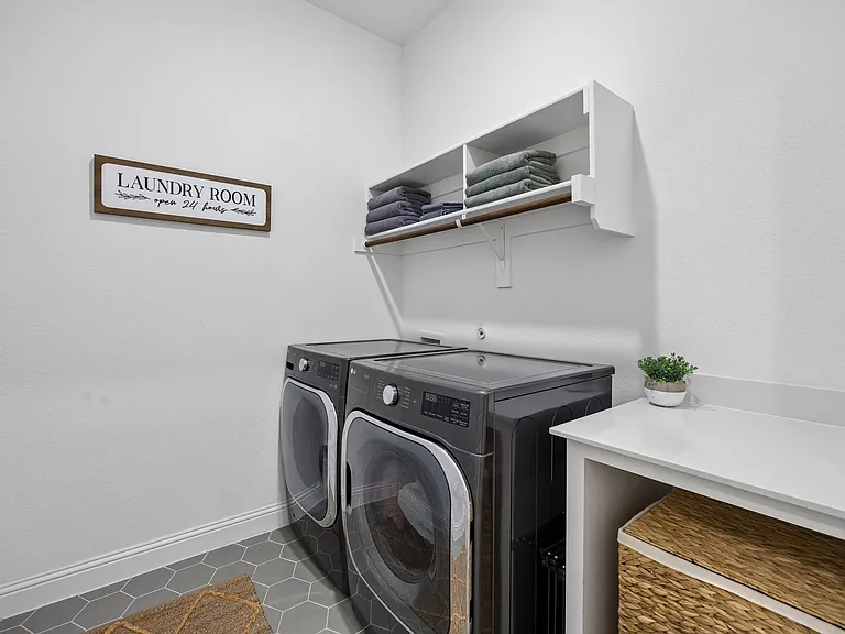 510 Aster Ln — Photo 9