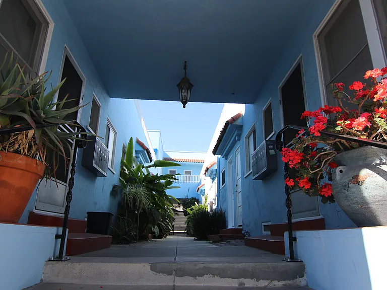 55 Roswell Ave #9 — Photo 4