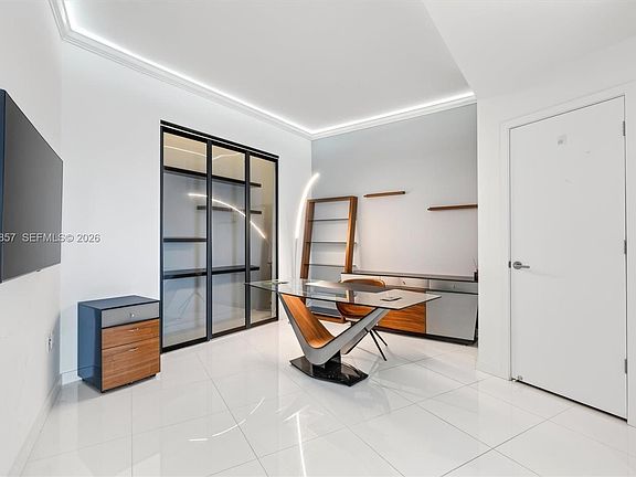 4th image of 851 NE 1st Ave #3611