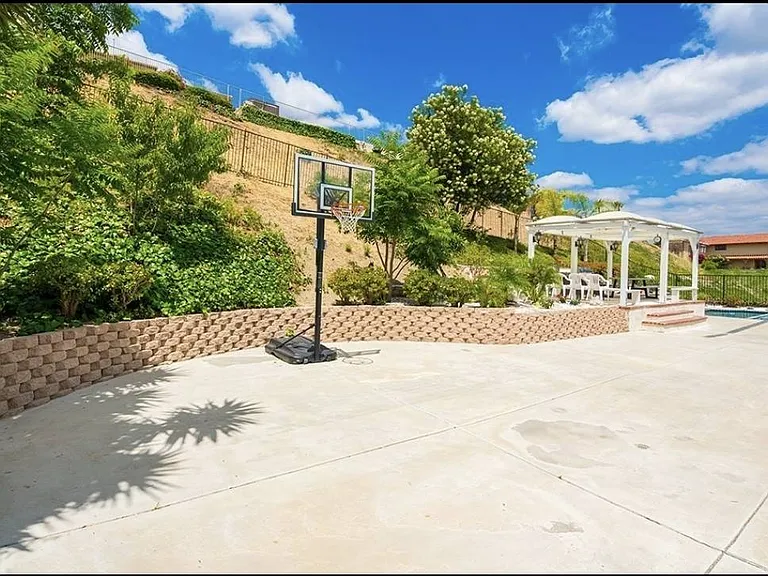 1509 Hollencrest Dr — Photo 31