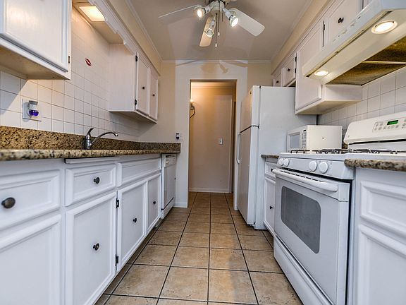 2nd image of 915 Graceland Ave APT 2D