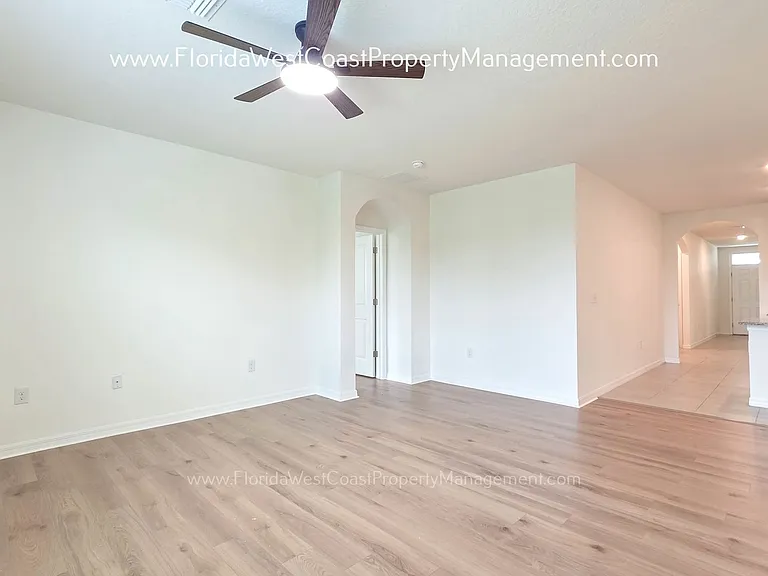 2836 Greenleaf Ter — Photo 12