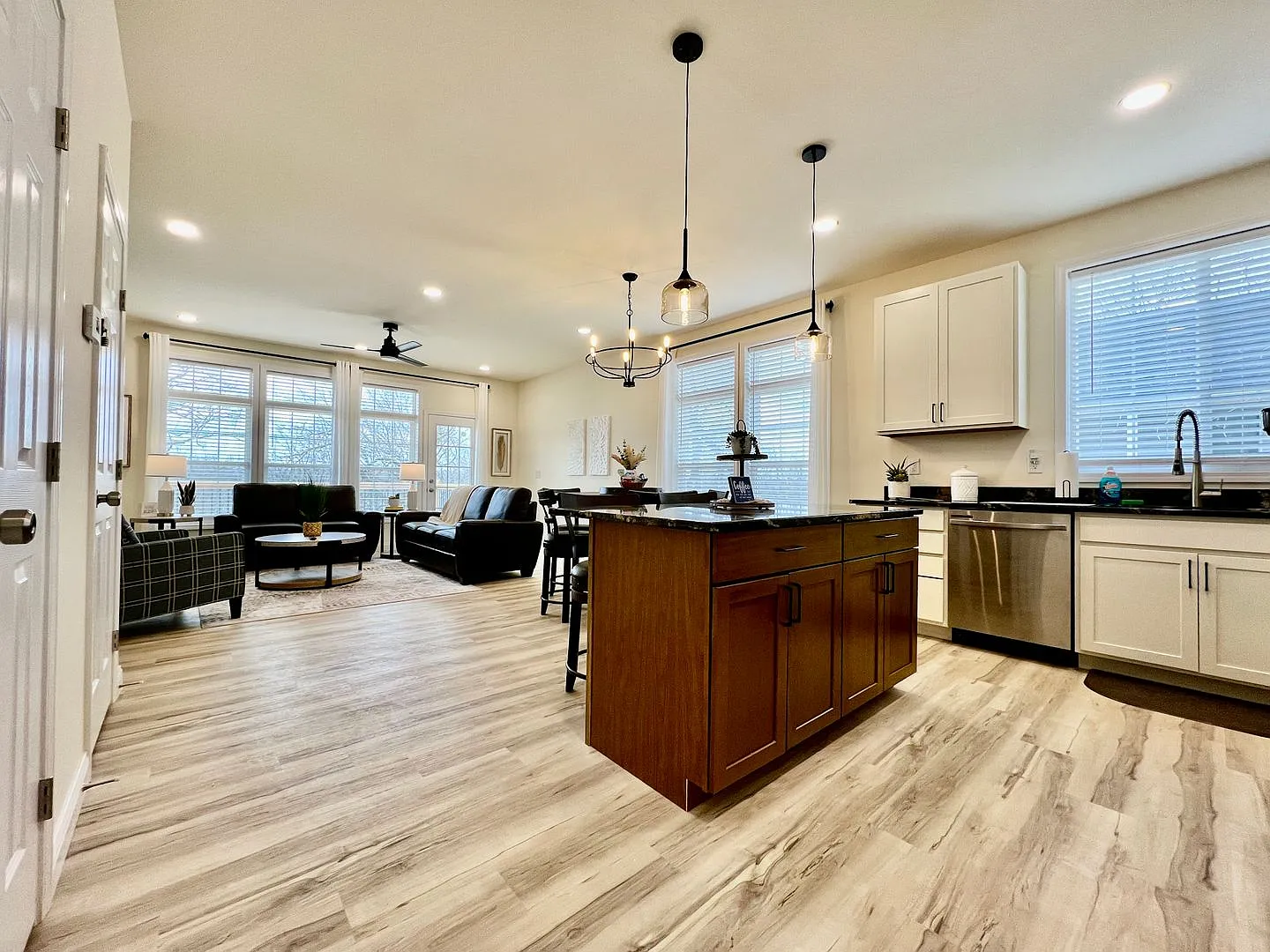 Beautiful NEW Ranch Home with a large deck & games — Photo 4