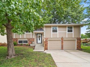 1512 S Sioux Dr, Olathe, KS 66062