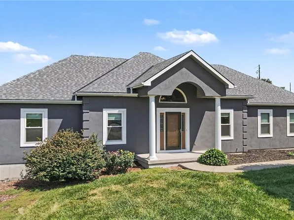 16502 Dana Ln, Leavenworth, KS 66048