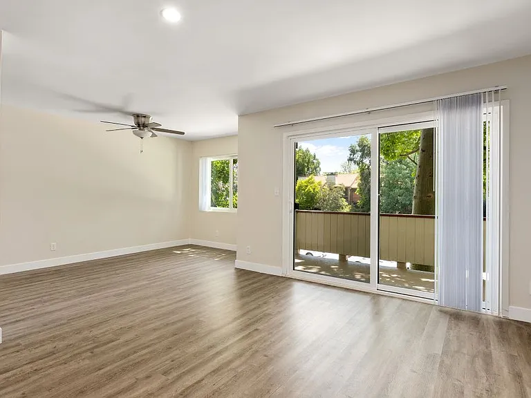 Lombardi Apartments — Photo 38
