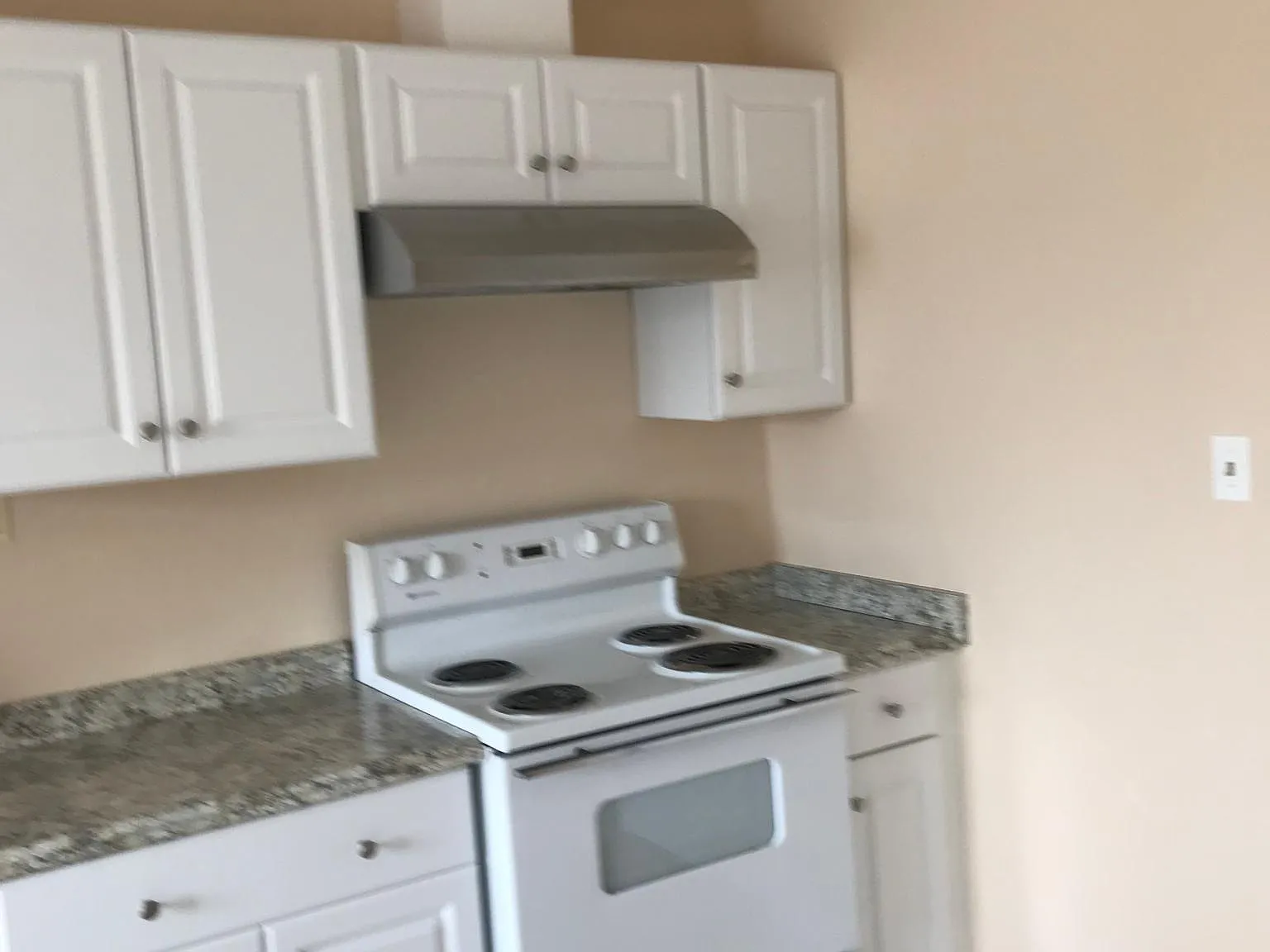 1 bed, 740 sqft, $1,575 — Photo 2