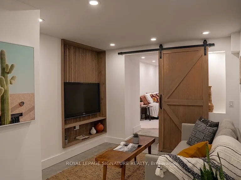 166 Oakmount Rd #LOWER — Photo 2