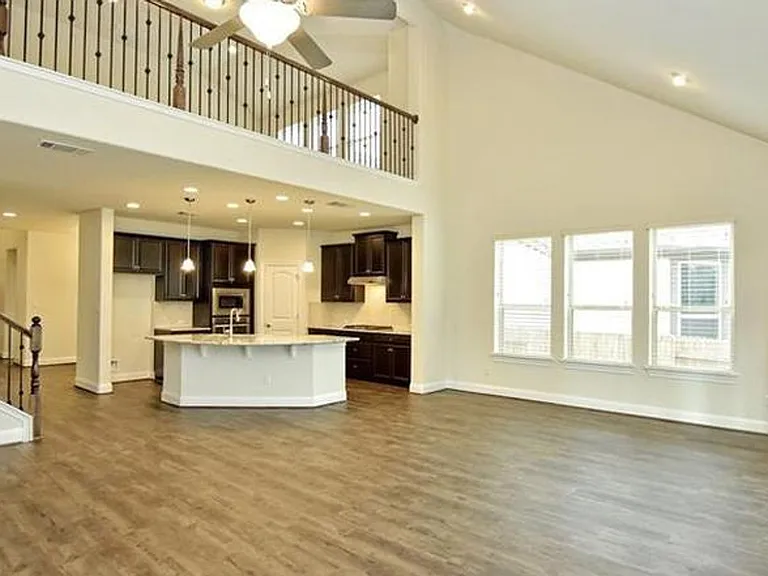 15821 Cinca Terra Dr — Photo 6