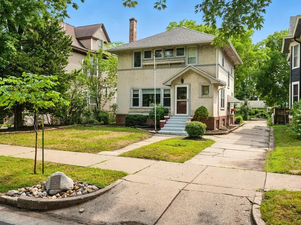 415 W 8th St, Winona, MN 55987