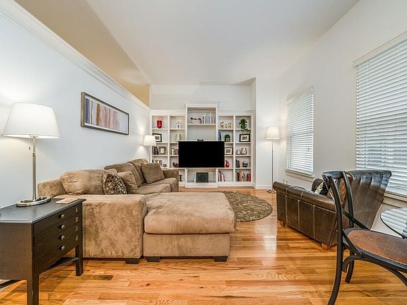5th image of 501 E Broad St #323