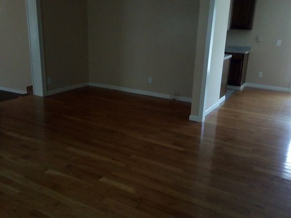5th image of 209 Townsite Cir