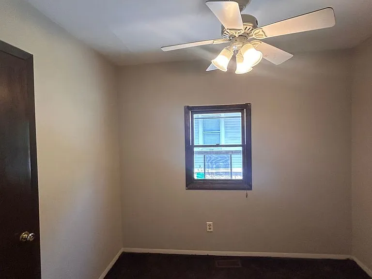 2405 Poinsette Dr — Photo 5