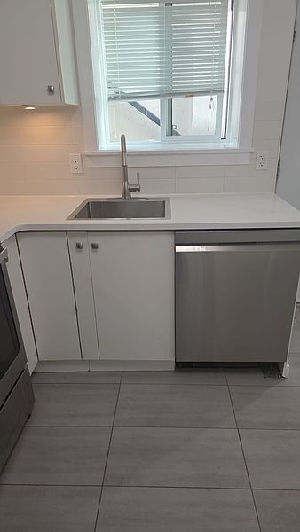 North Vancouver House for rent - 2 Bedrooms — photo 17