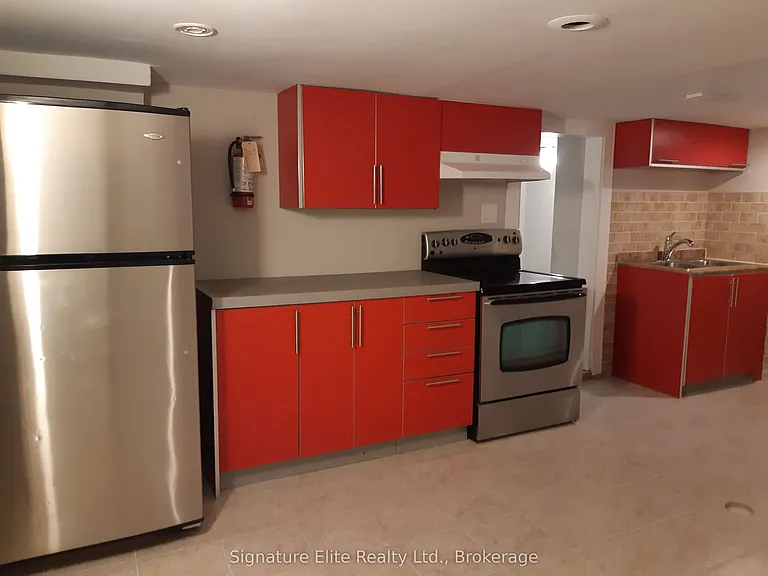 239 Lambton Ave #BASEMENT — Photo 8