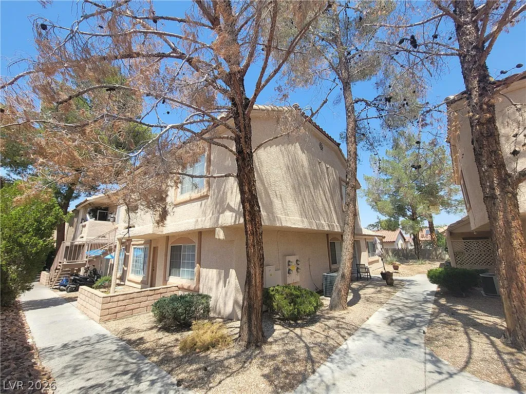 2 bed, 2.0 bath, 890 sqft, $1,354 — Photo 1