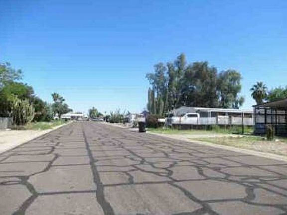 Exterior Neighborhood (street photo)