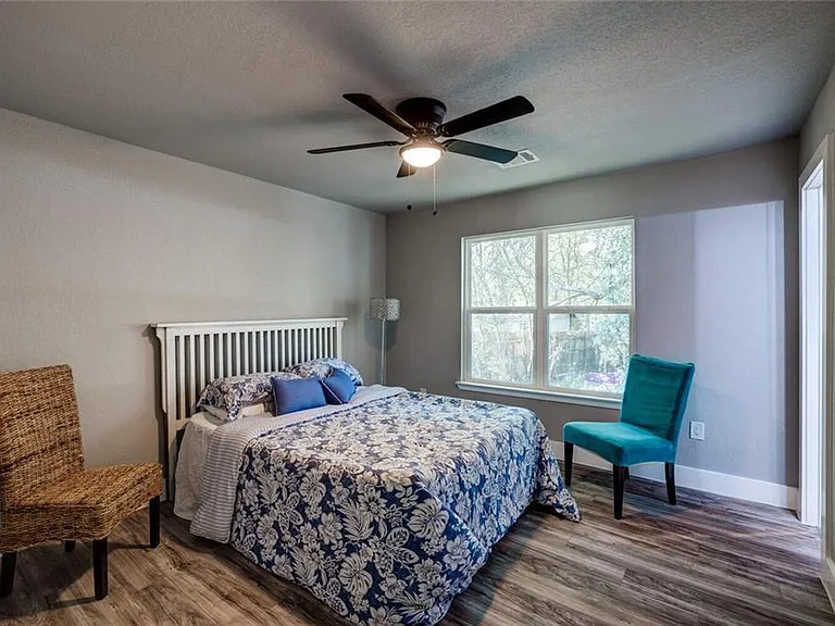 2321 Lakehurst Dr — Photo 10