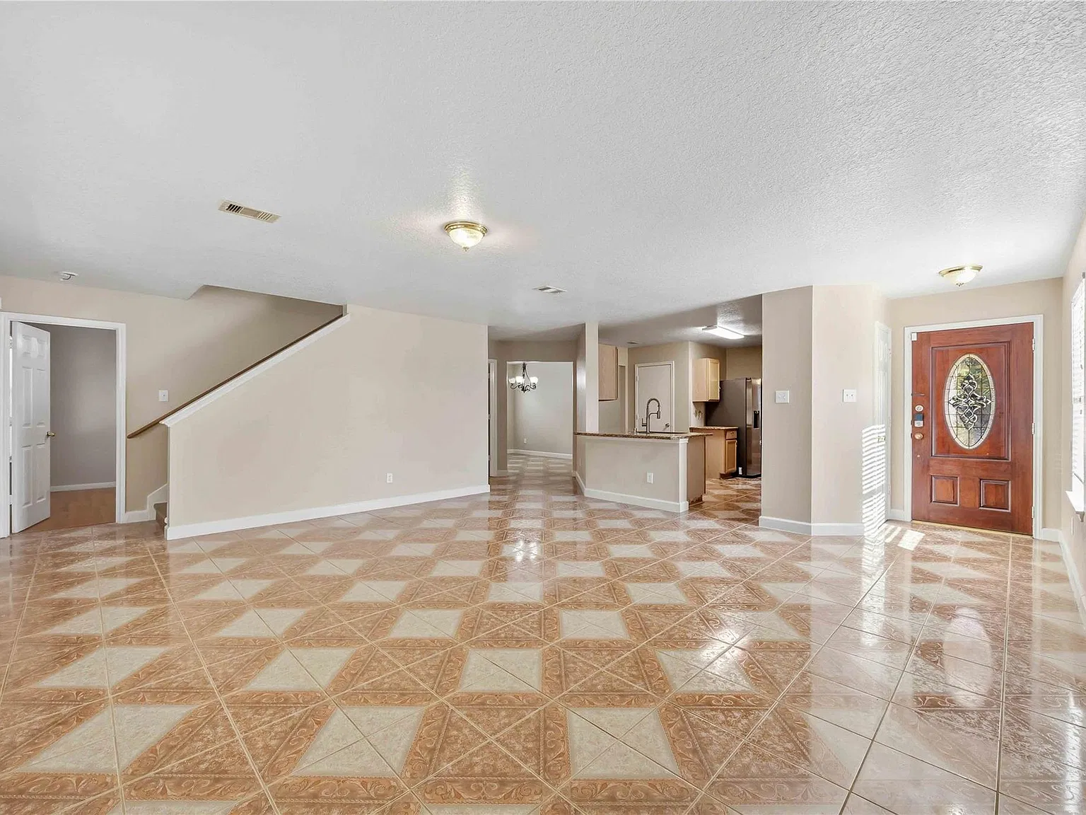 5 bed, 2.5 bath, 2690 sqft, $2,400 — Photo 4