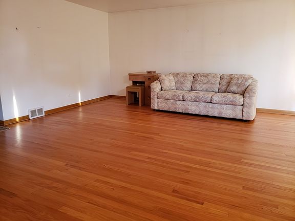 5th image of 8831 Natoma Ave