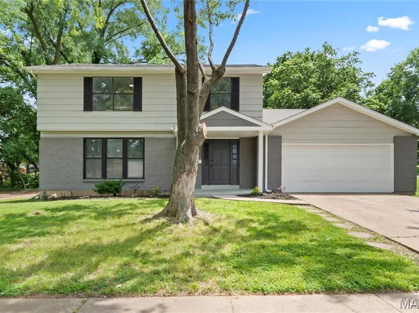2462 Pontchartrain Dr, Florissant, MO 63033