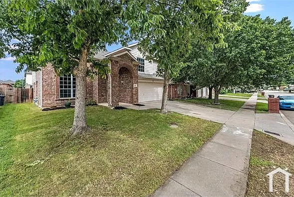 5 bed, 2114 sqft, $3,850 — Photo 2