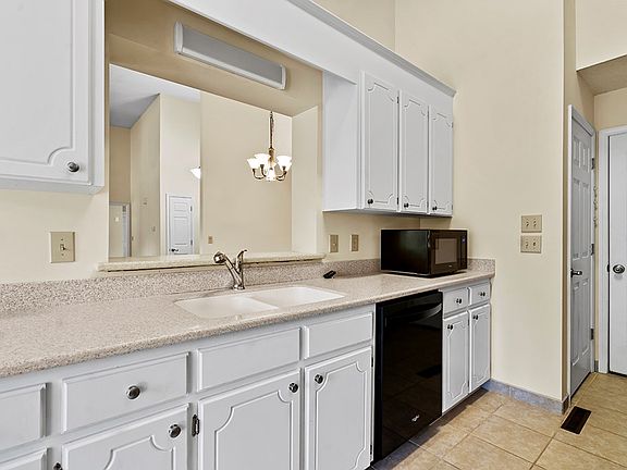 5th image of 1016 N Lake Dr