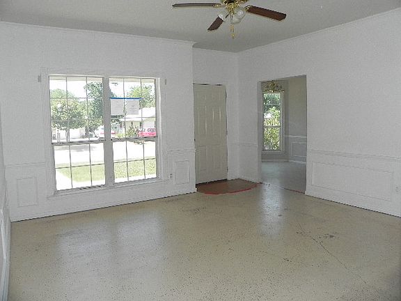 3rd image of 1826 El Paso St