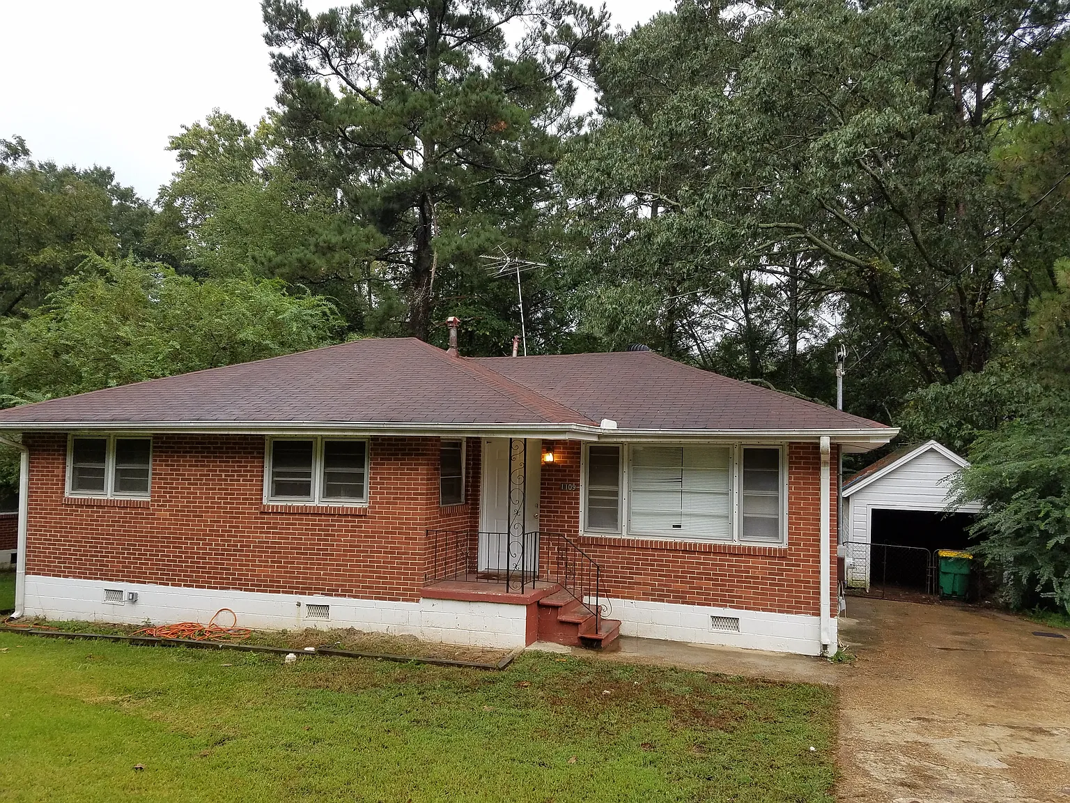 1109 Lloyd Dr photo 1